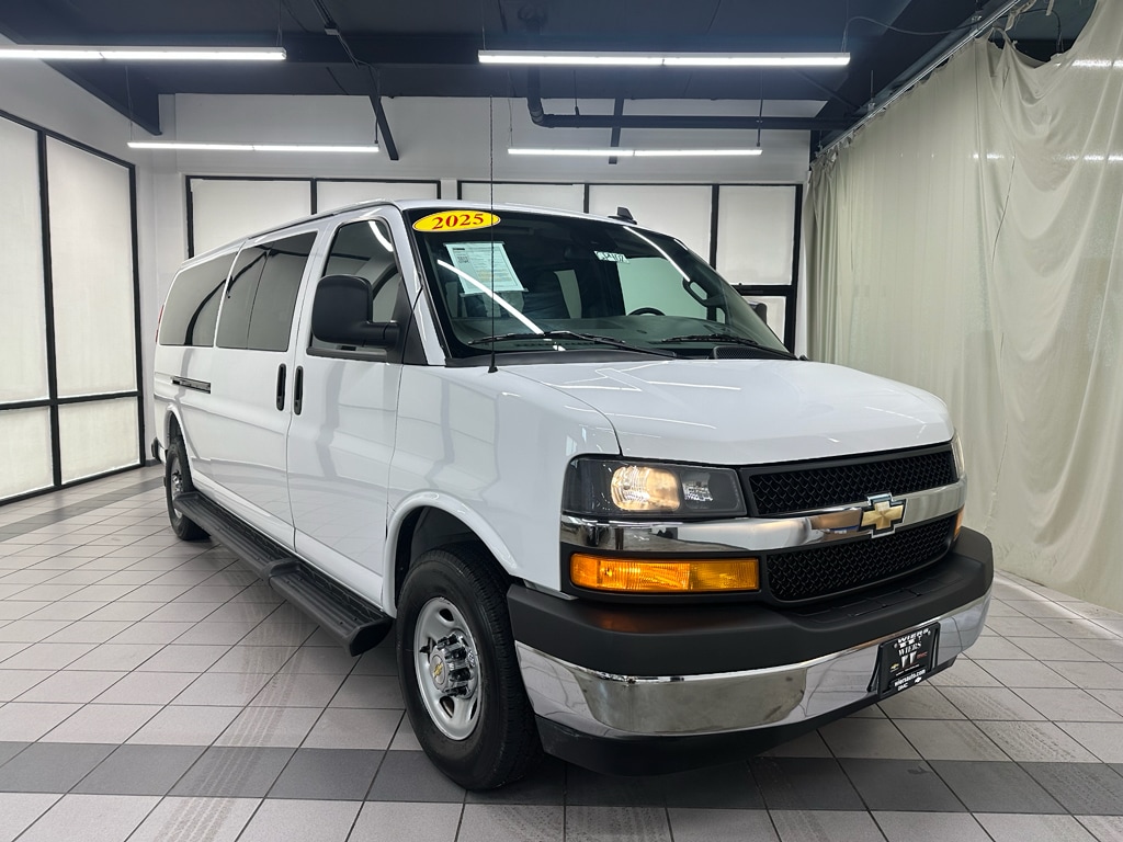 chevrolet express passenger 2025 1GAZGPFP2S1260941 image chevrolet express passenger 2025 1GAZGPFP2S1260941 image